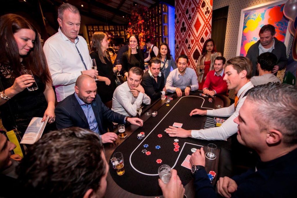 pokertafel huren voor uw feest met Casinohuren.nl