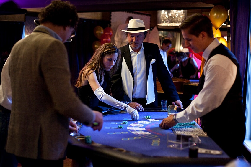 Casino tafels op maffia themafeest huren